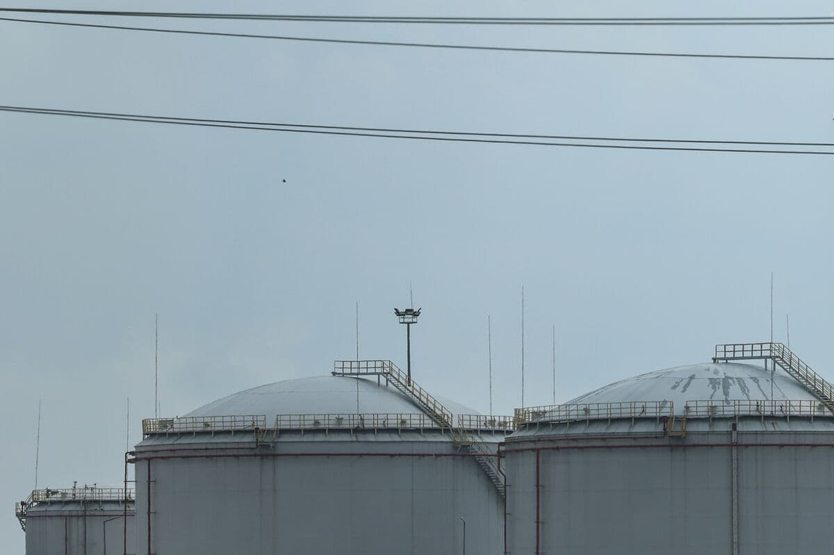 MidEast Crude Output Seen Dropping by 9 Million Barrels a Day