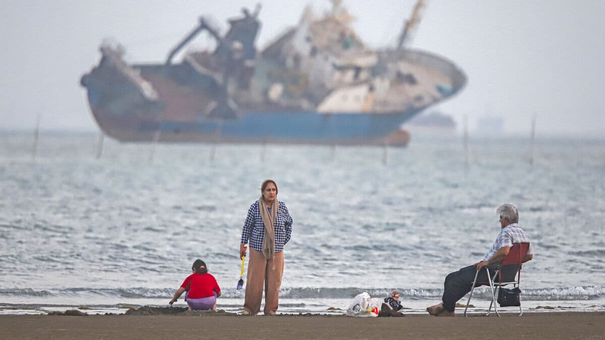 US and Iran Move Closer to Deal Despite Hormuz Skirmishes