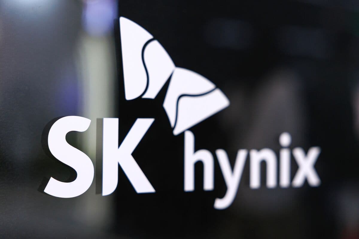 Memory Chip Frenzy Sends SK Hynix, Micron Into $1 Trillion Club