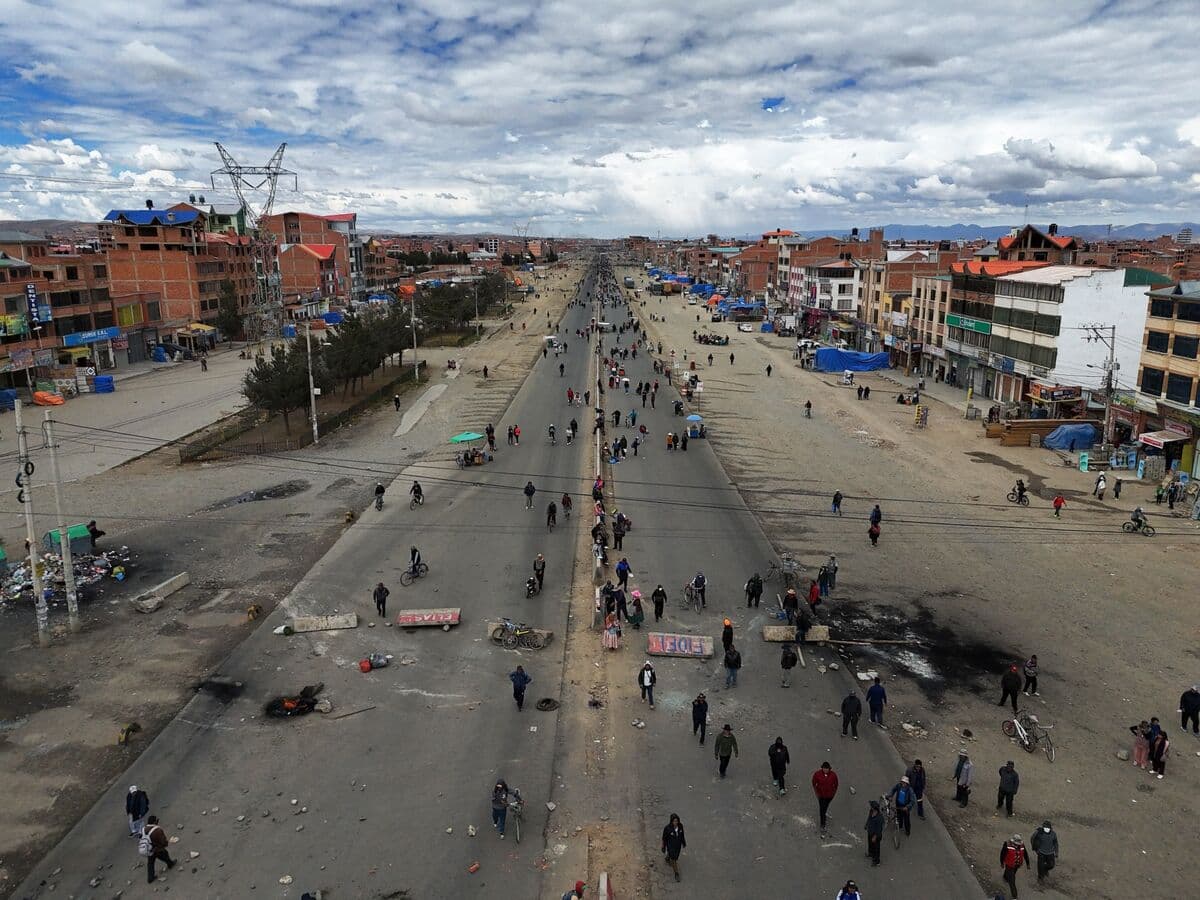 Resurgent Political Risk Derails Rallies Across Emerging Markets