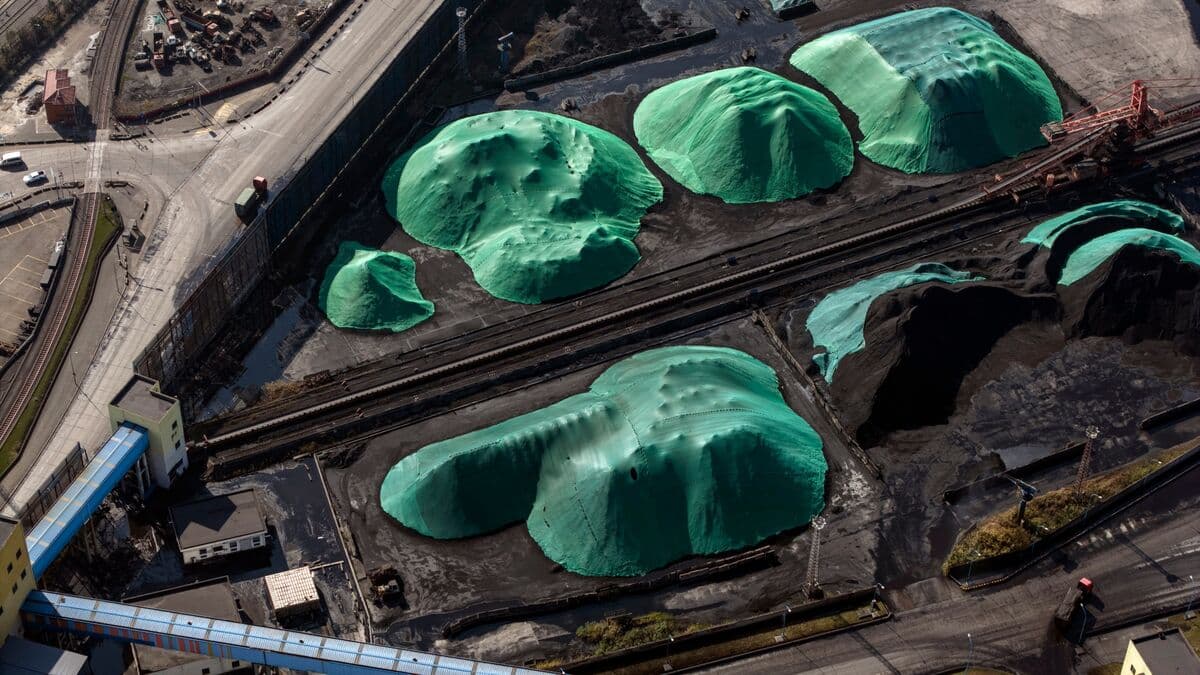 Chinese Mine Disaster Sparks Jump in Coal Prices and Stocks