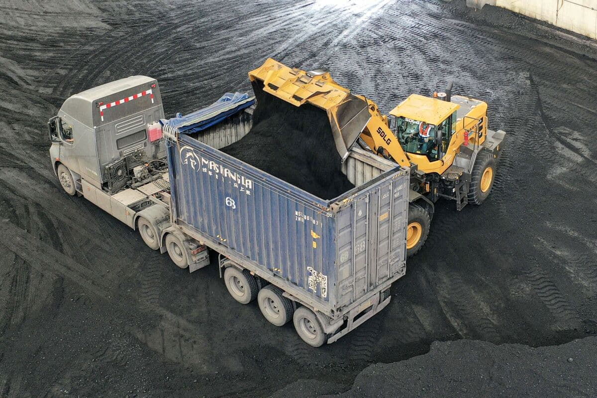 China Coking Coal Hits Highest Since 2024 on Safety Shutdowns