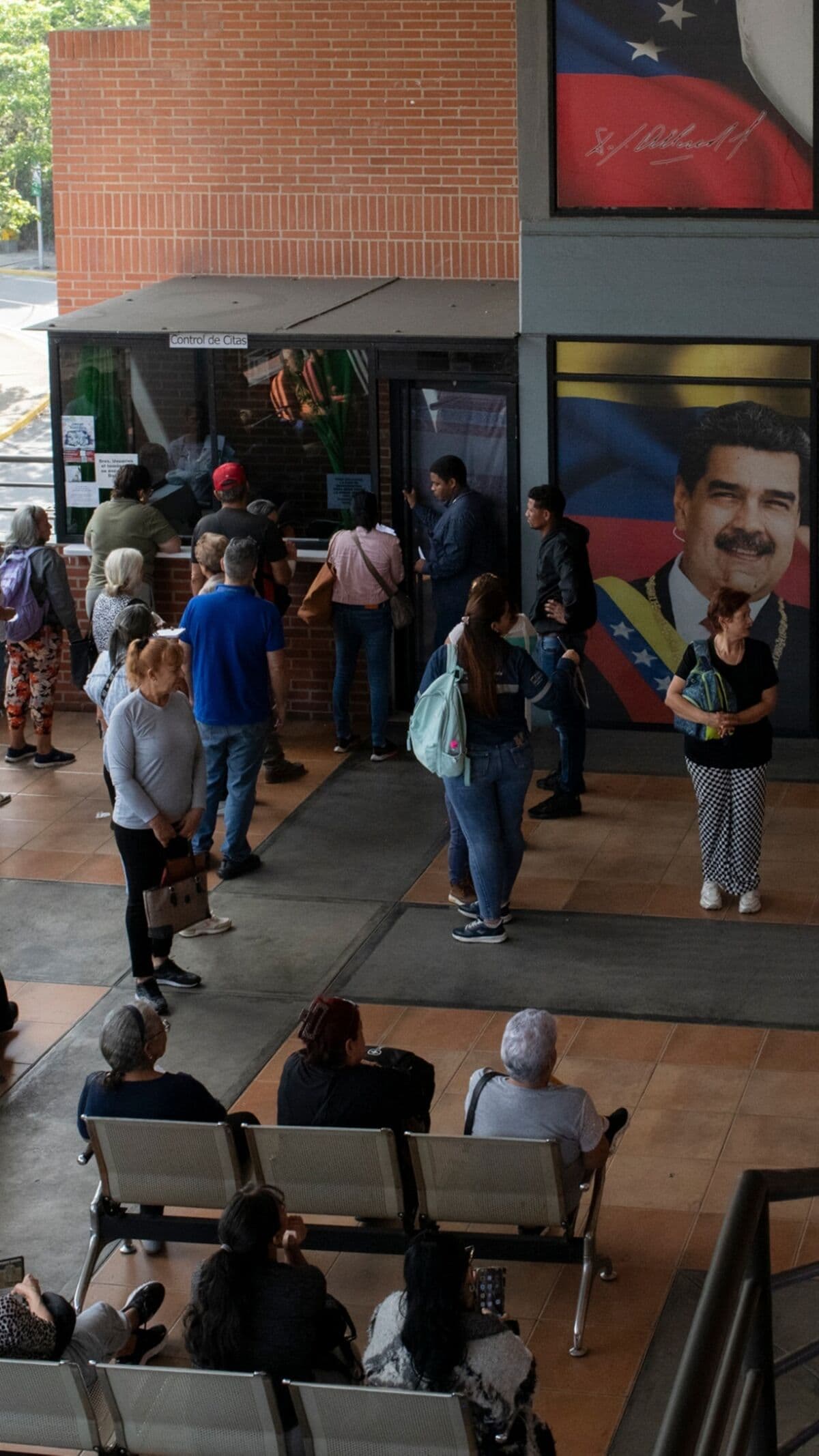 Salida de médicos cubanos agrava la crisis de salud en Venezuela