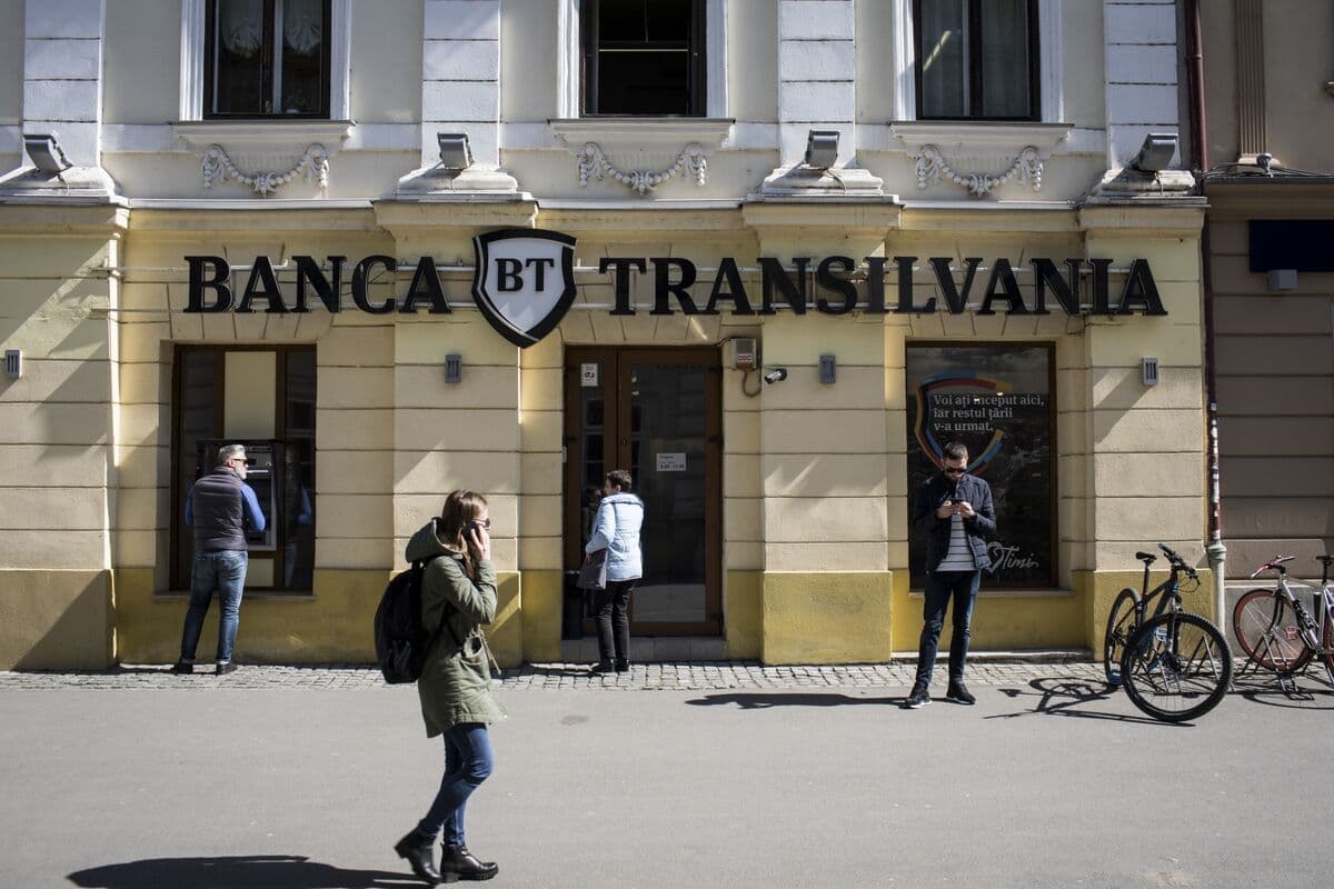 Record Fine Hits Romanian Bank Stocks After Interbank Rate Probe