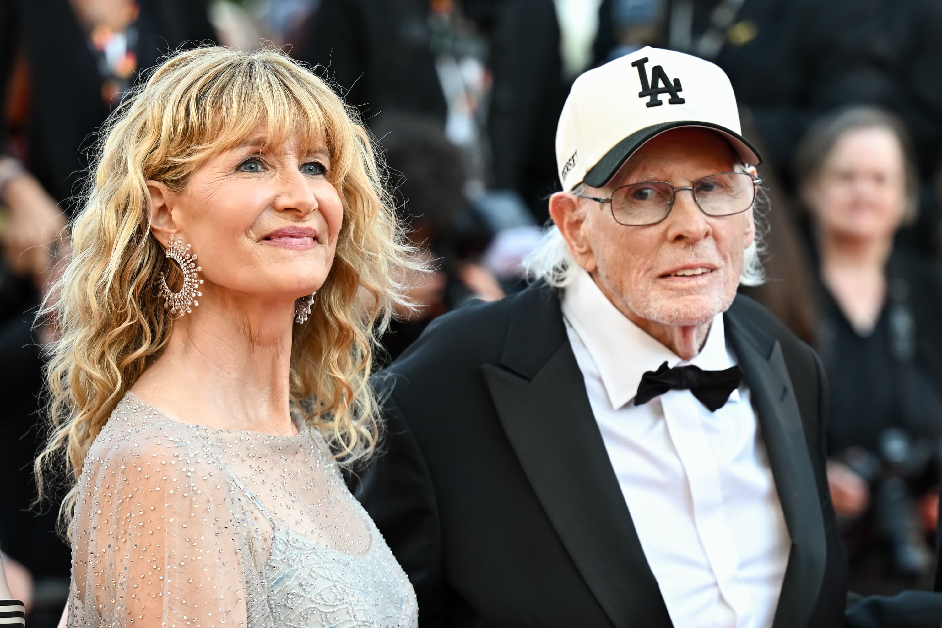 Bruce Dern Cannes Doc ‘Dernsie’ Gets 6-Minute Ovation As Laura Dern Drops In From ‘The White Lotus’ Shoot To Celebrate