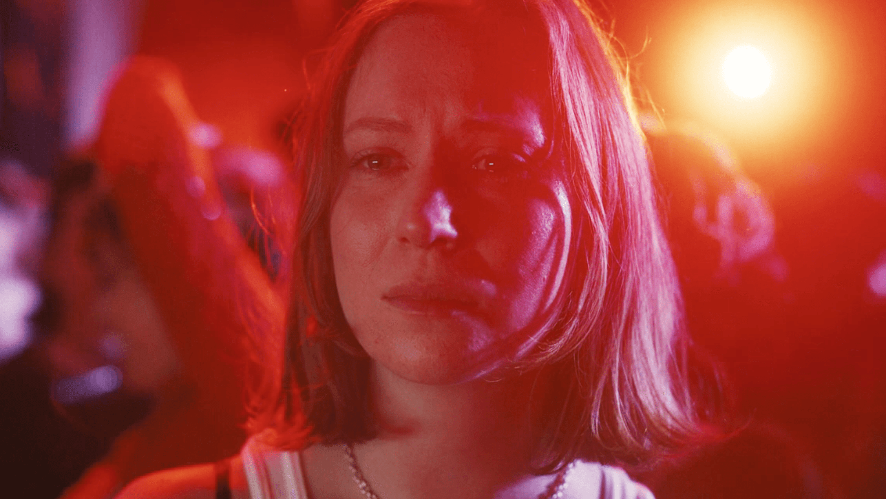 Hannah Einbinder On Why The “Incredibly Heavy” Finale Of ‘Hacks’ Felt “Genuinely Real” — Plus, Easing Back Into Stand-Up: “I Feel So F*cking Lucky”