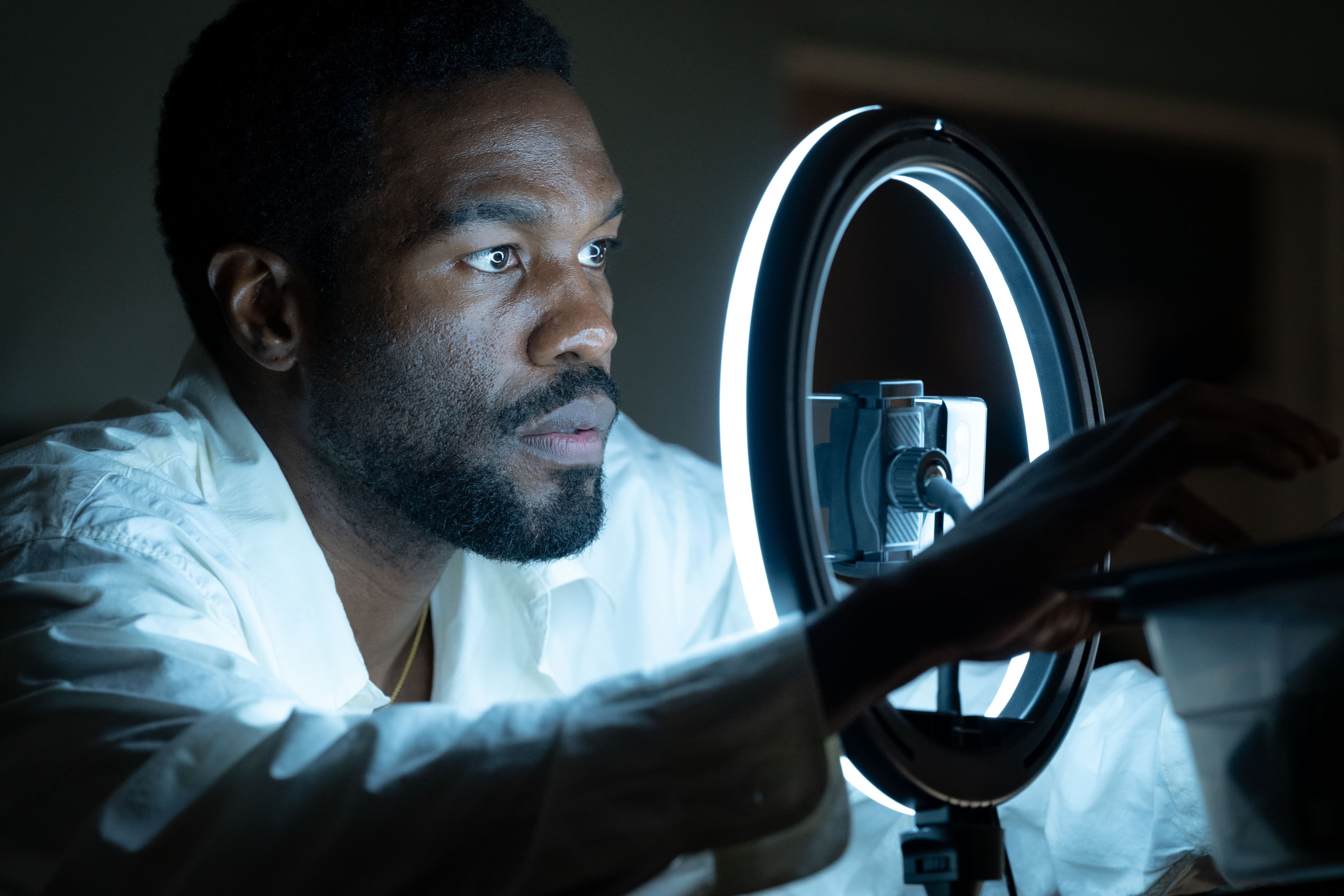 Yahya Abdul-Mateen II On What He Loves About ‘Wonder Man’: “People See So Much of Themselves In Simon, Everyone Relates To Having A Dream”