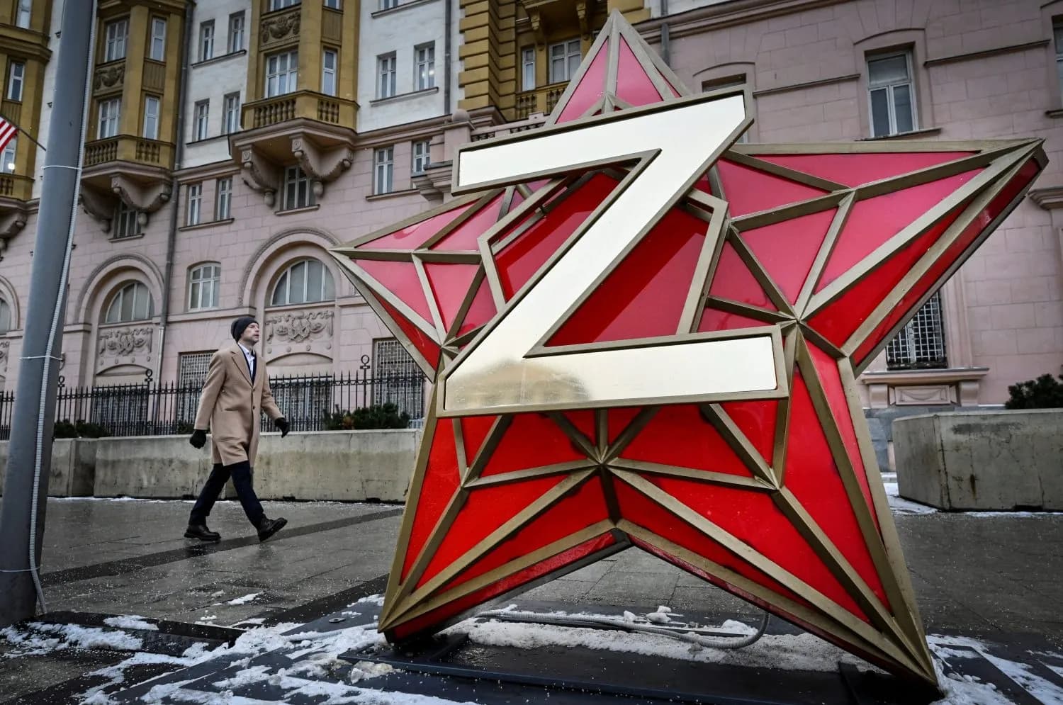 Russia’s War Boom Masks an Economic Implosion