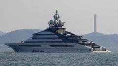 Russian superyacht sails through Strait of Hormuz despite blockade