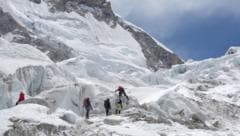 Huge chunk of glacier blocks Everest route in peak climbing season
