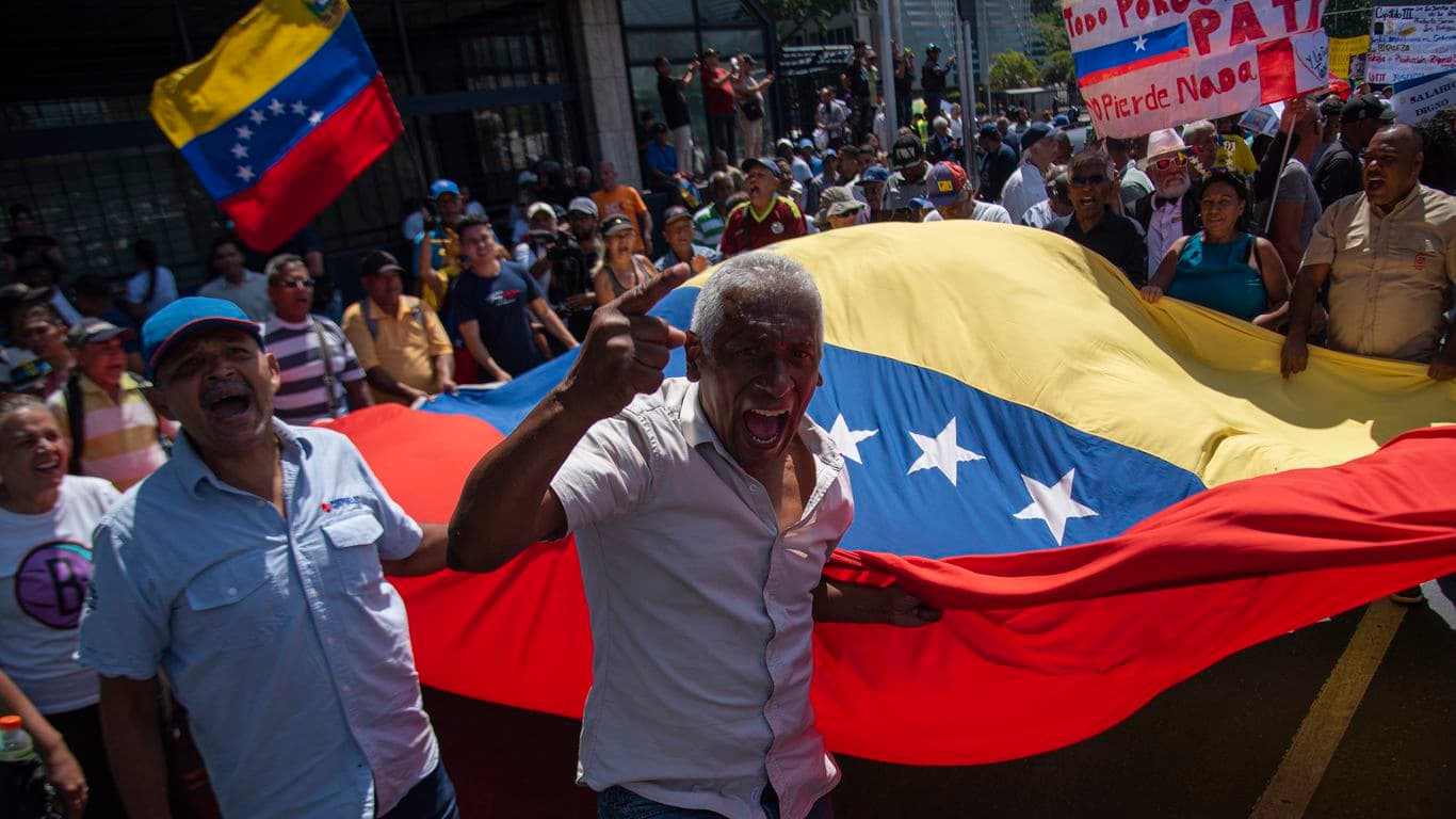 Scoop: U.S. eases bank sanctions amid Venezuela's economic woes