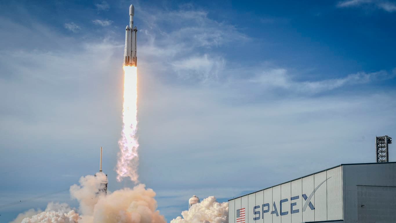 SpaceX raises $75 billion in its IPO