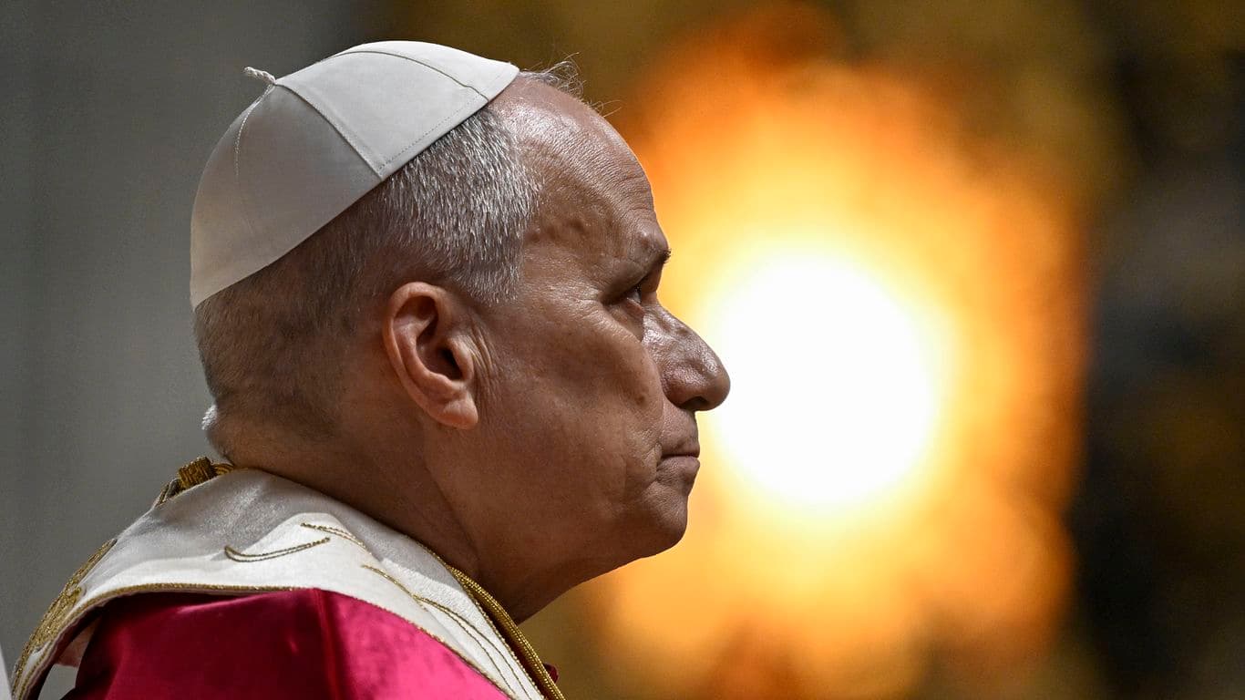 Trump's pope spat risks feud with crucial Catholic swing voters