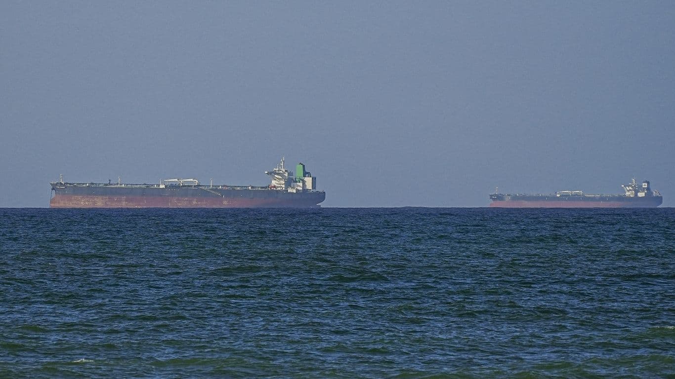 Iran closes Strait of Hormuz once again, fires on tankers