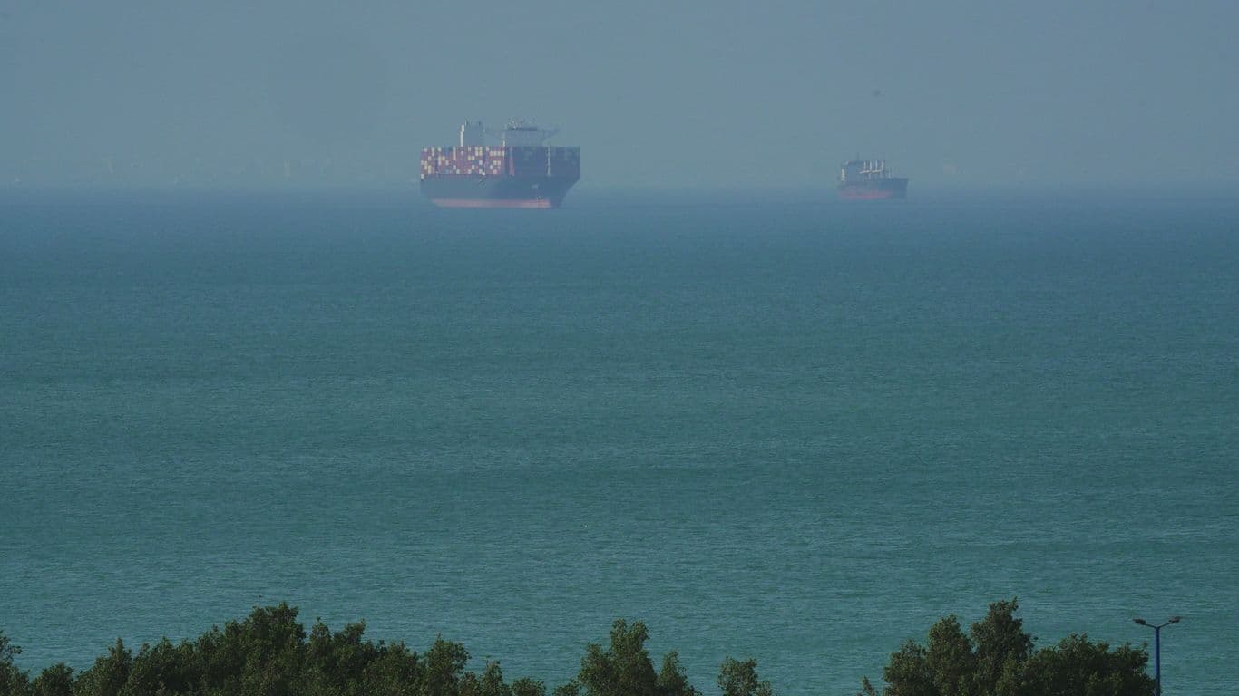 U.S. says 2 ships crossed Hormuz, Iran threatens "force" if more try it