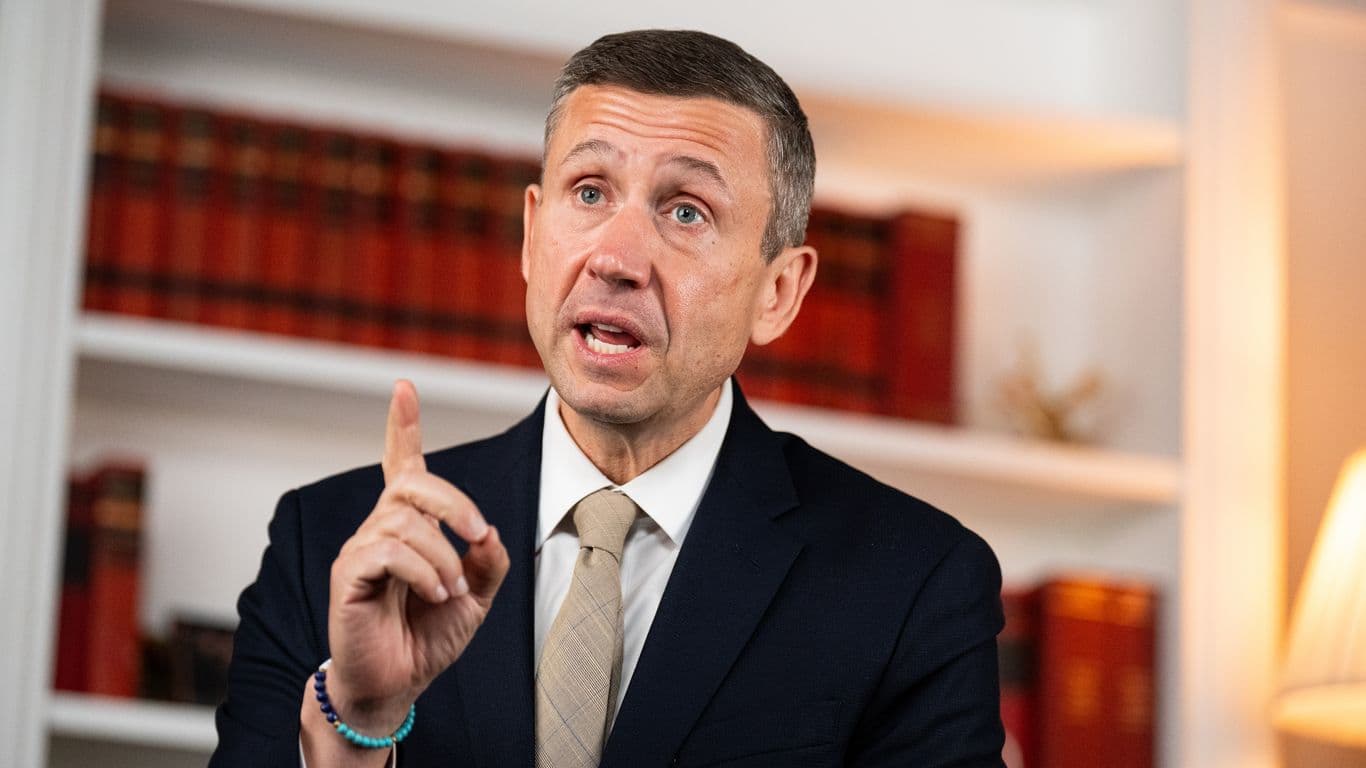 "He should resign": DNC chair Ken Martin's stock plummets on Capitol Hill over 2024 autopsy