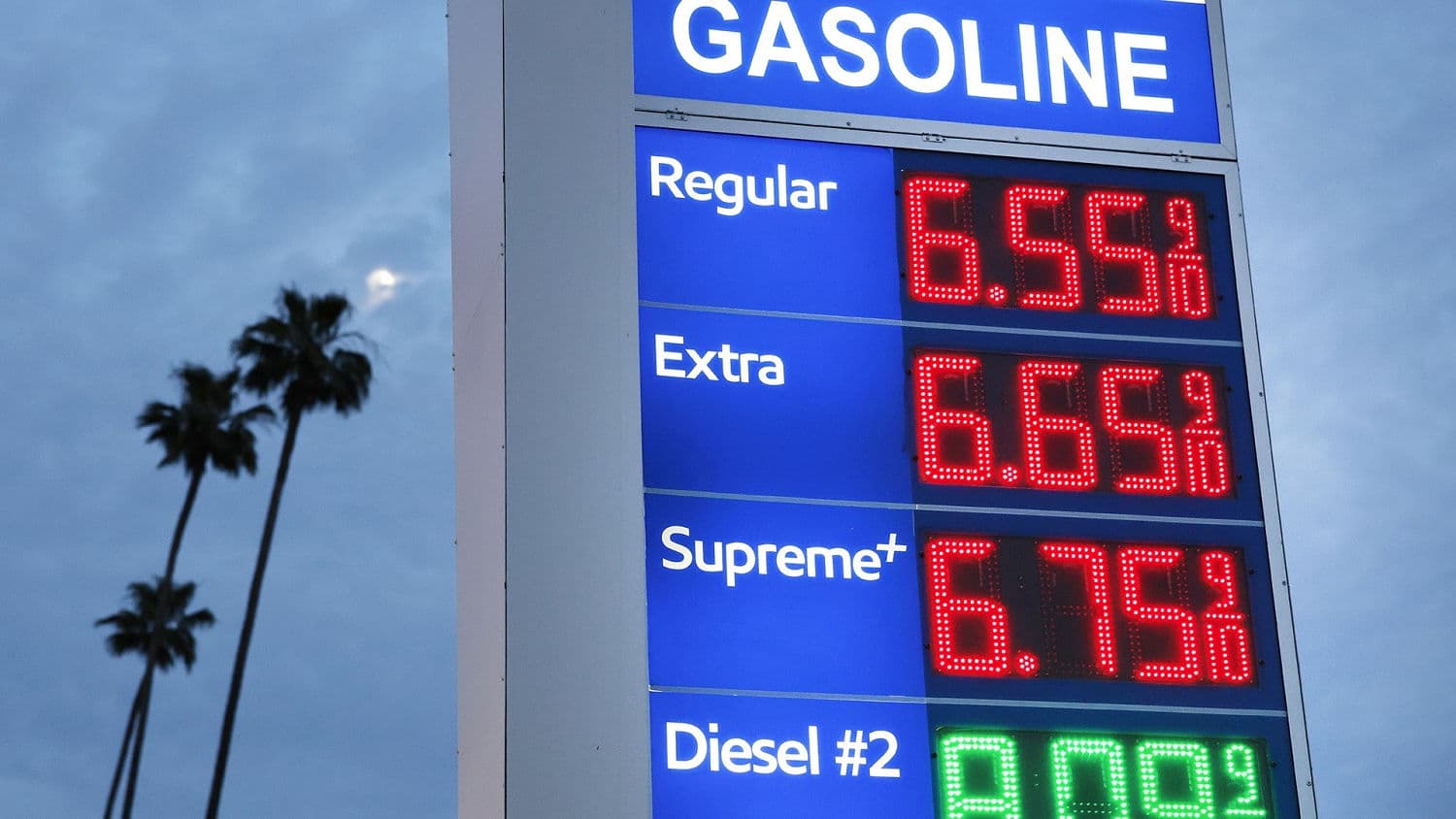 Gas Prices Top $4 a Gallon as Iran War Sends Price of Oil Soaring