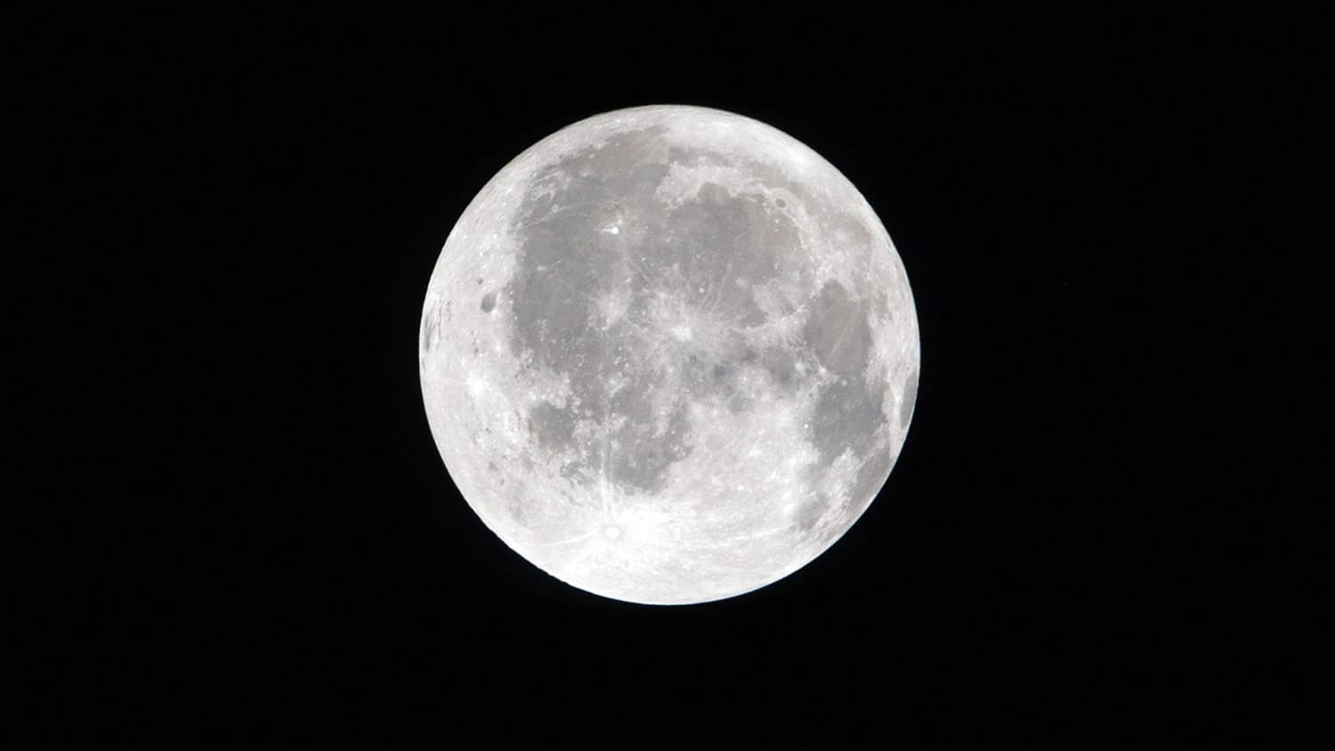 Artemis II Crew Prepares to Fly Around Far Side of the Moon