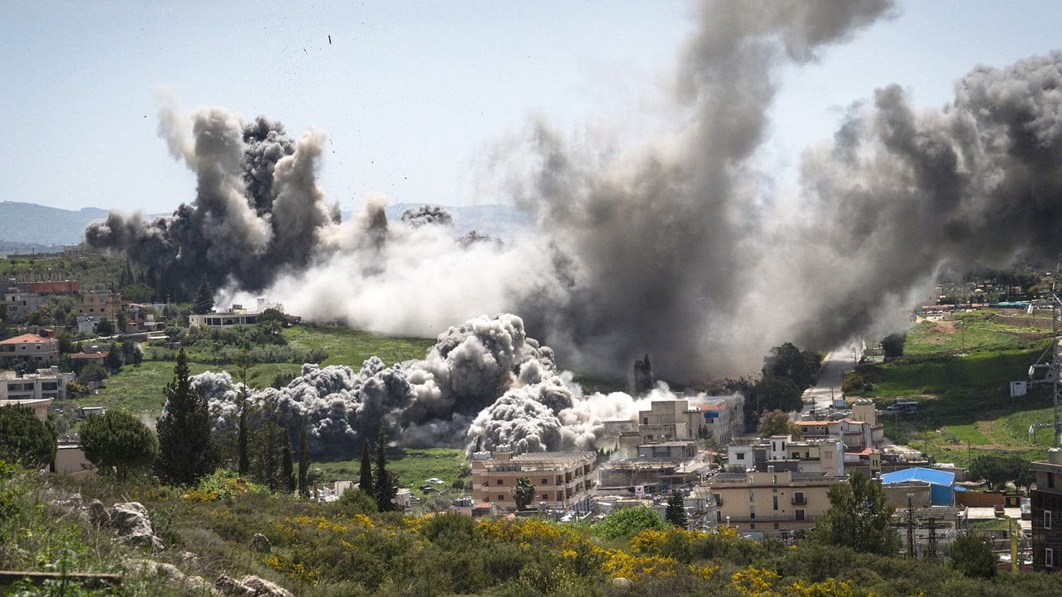 Israel and Lebanon Reach 10-Day Ceasefire, Paving Way for Deal