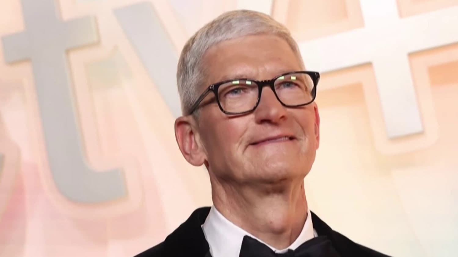 Apple announces Tim Cook to step aside as CEO