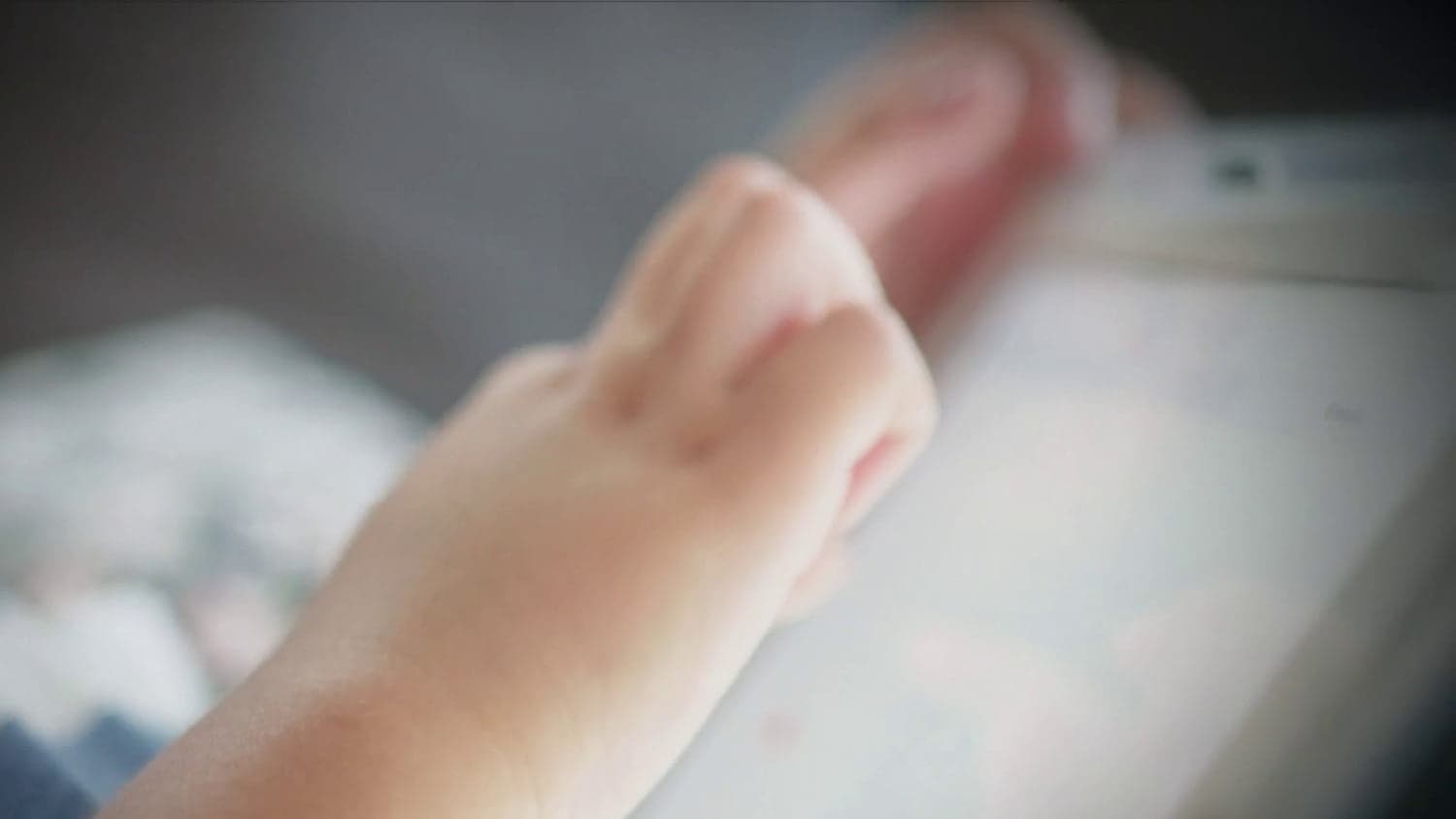 LAUSD votes to restrict screen time at school