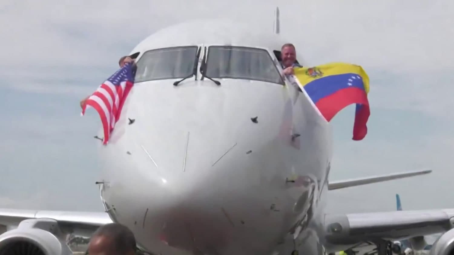 First U.S. flight to Venezuela in 7 years lands in Caracas