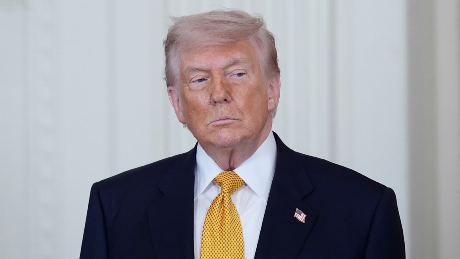 Trump Heads out on High-Stakes China Trip Amid Iran War