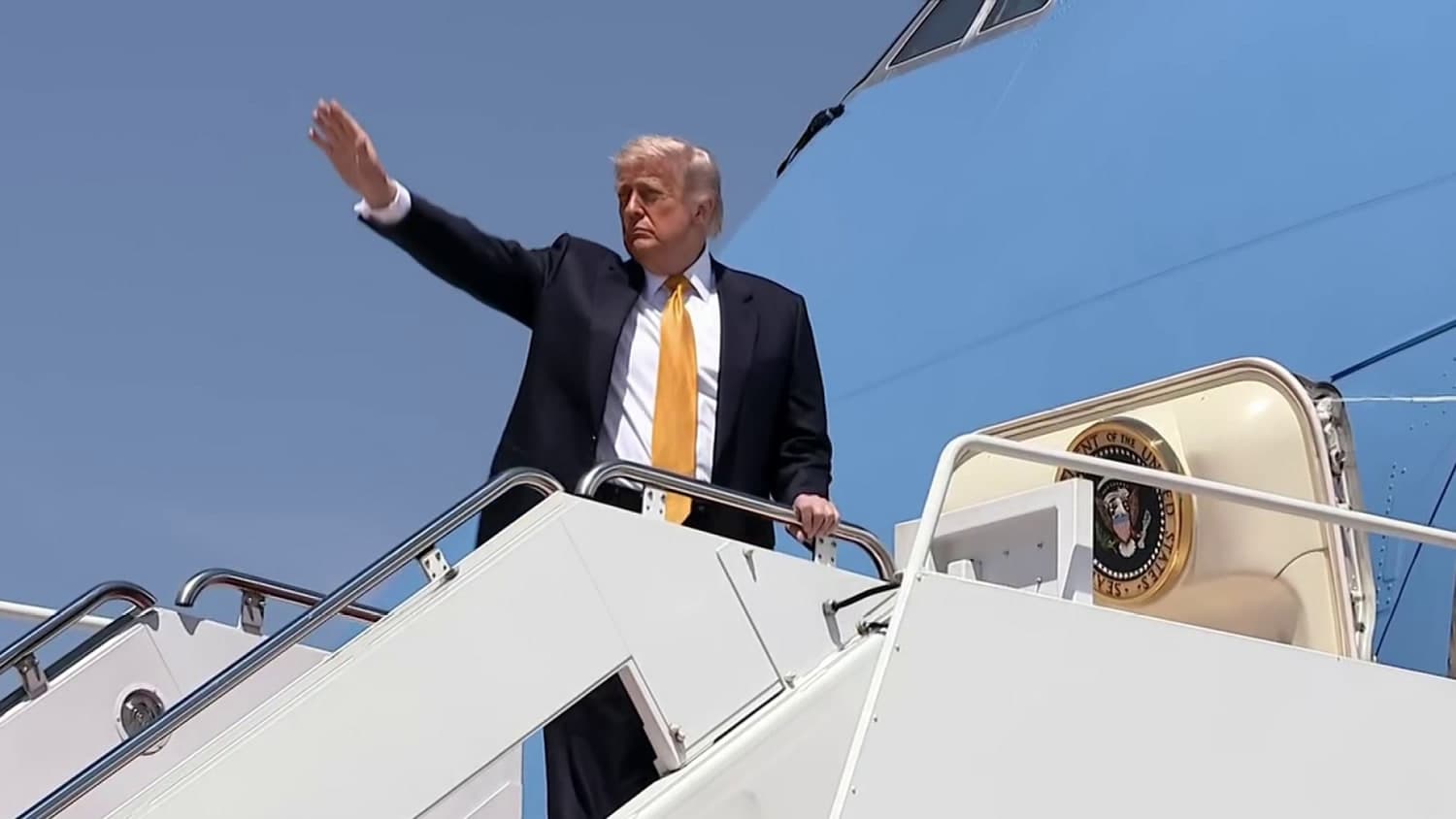 Trump heads to high-stakes summit in China