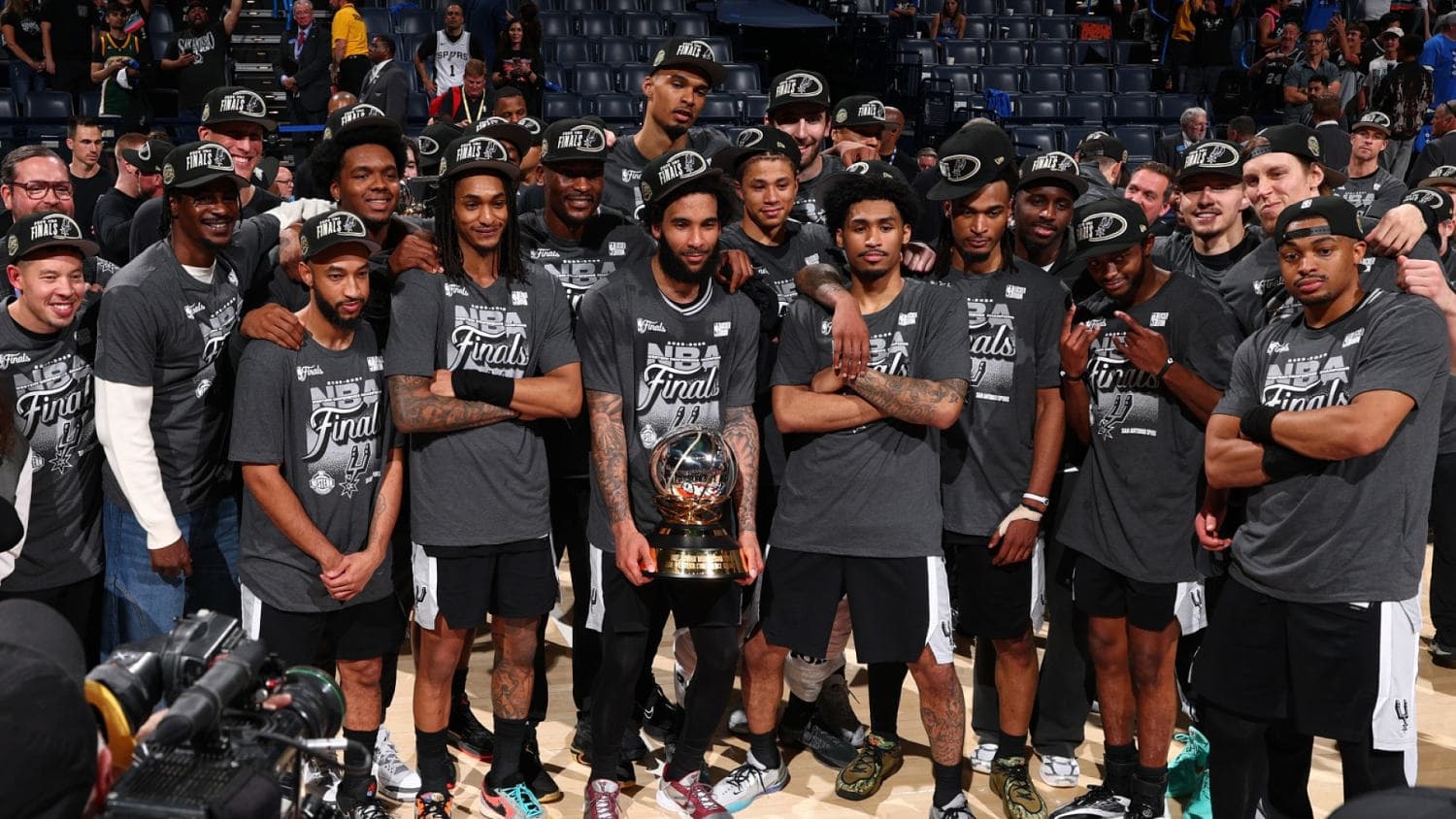 Spurs Beat Reigning Champion Thunder to Face Knicks in Finals