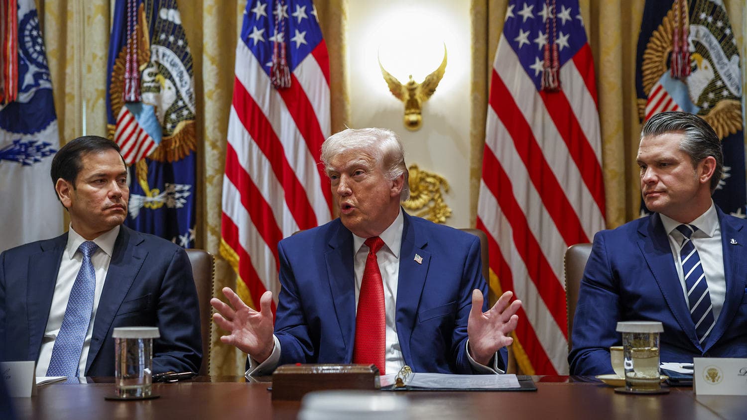 Trump holds a Cabinet meeting