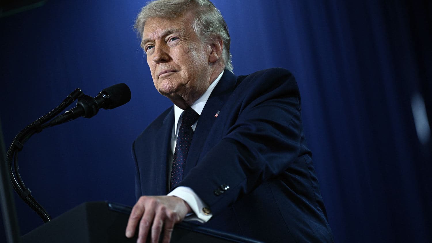 Trump delivers remarks at Arlington National Cemetery