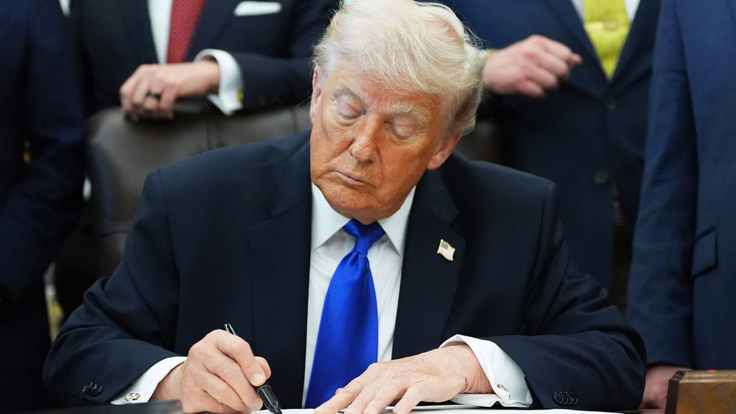 Trump signs order seeking early access to powerful AI models before release