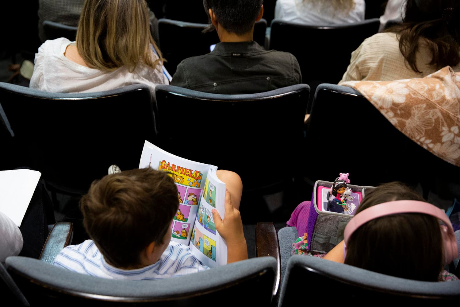 Los Angeles becomes the first major school district to require screen time limits