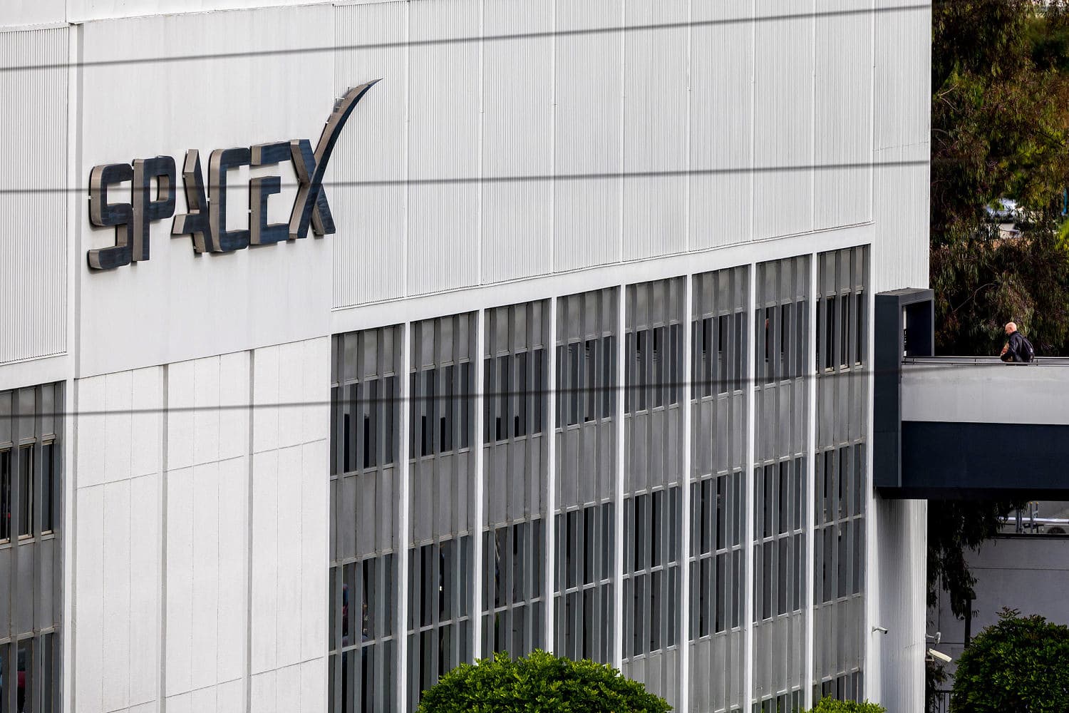 SpaceX locks in IPO price of $135, making it largest stock debut ever