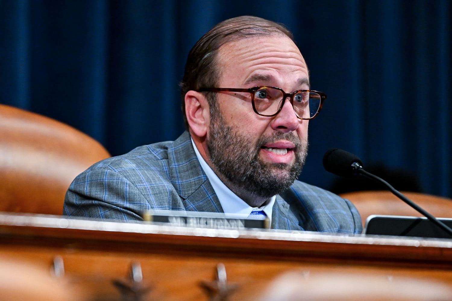 Hospital CEOs defend charging patients more at facilities