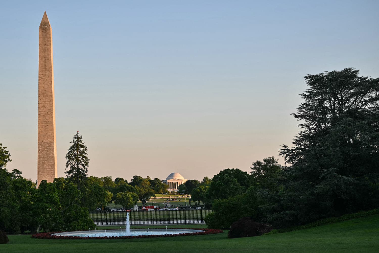 Secret Service says it shot a man near the White House who allegedly fired toward officers