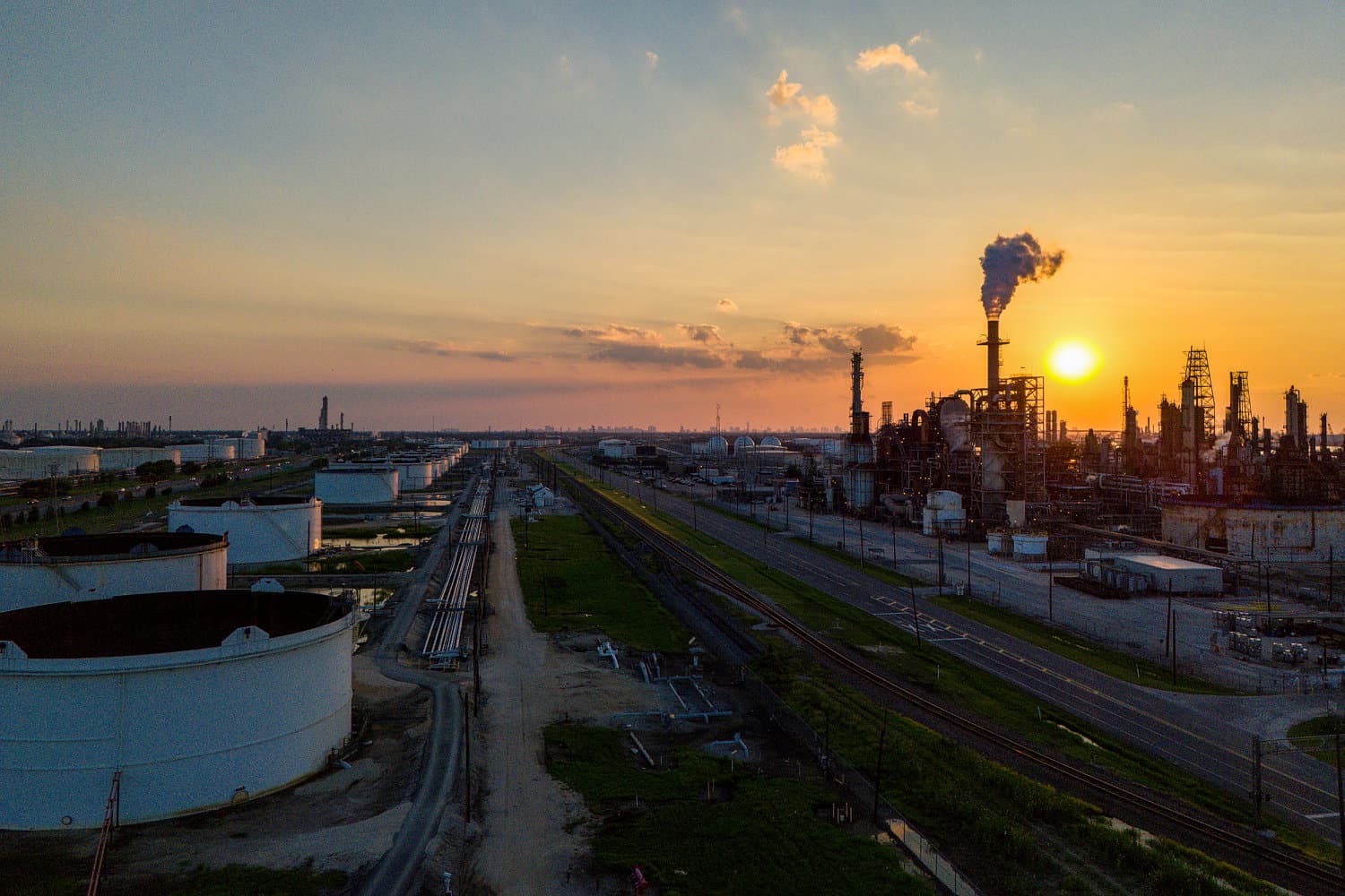 DOJ probing trades in oil futures and prediction markets just ahead of major Iran war news
