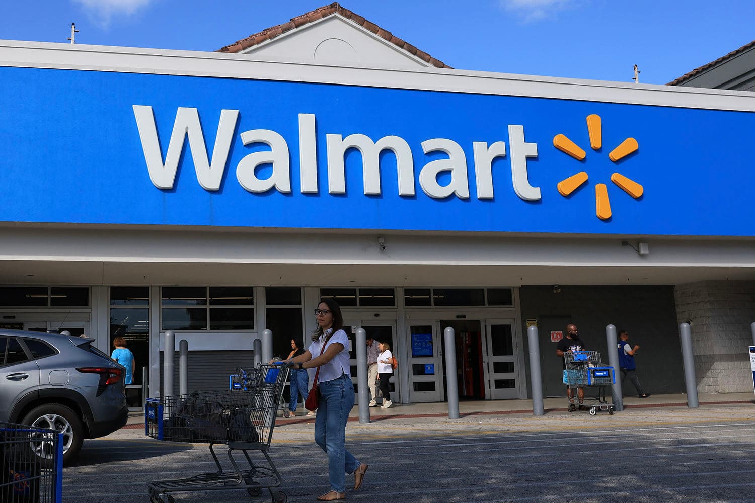 Walmart says U.S. consumers are under pressure from rising costs