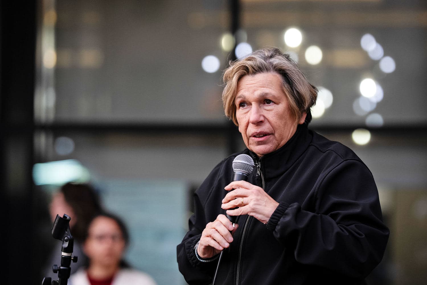 Teachers union president calls for limits on AI and screen time in schools