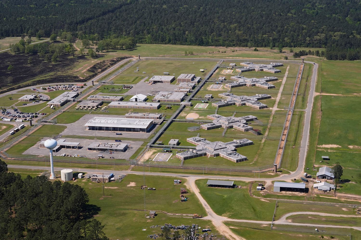DHS watchdog finds use-of-force issues, and safety and sanitation concerns at Louisiana ICE center