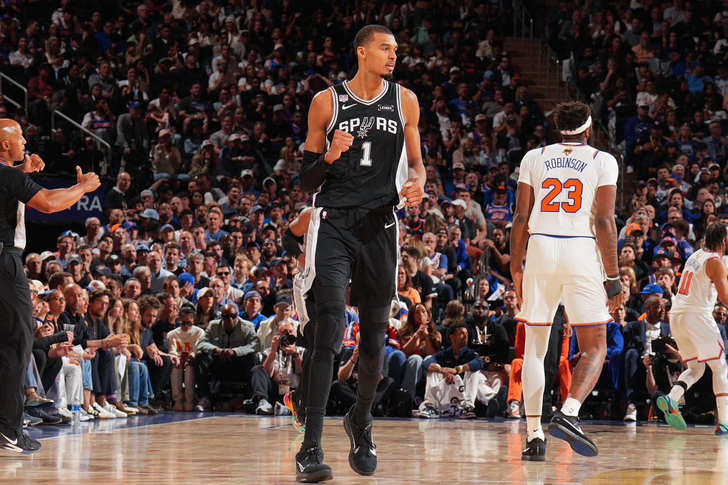 Victor Wembanyama, Spurs send boisterous Knicks fans home quiet with Game 3 win