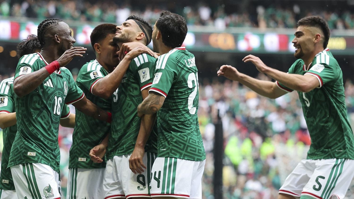 Raúl Jiménez y Quiñones impulsan el triunfo de México