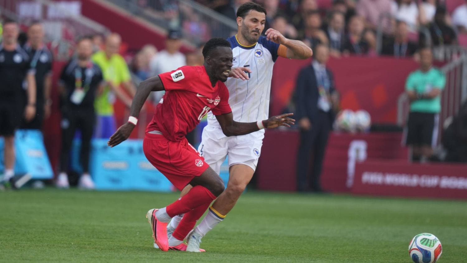Canadá rescata un empate frente a Bosnia & Herzegovina.