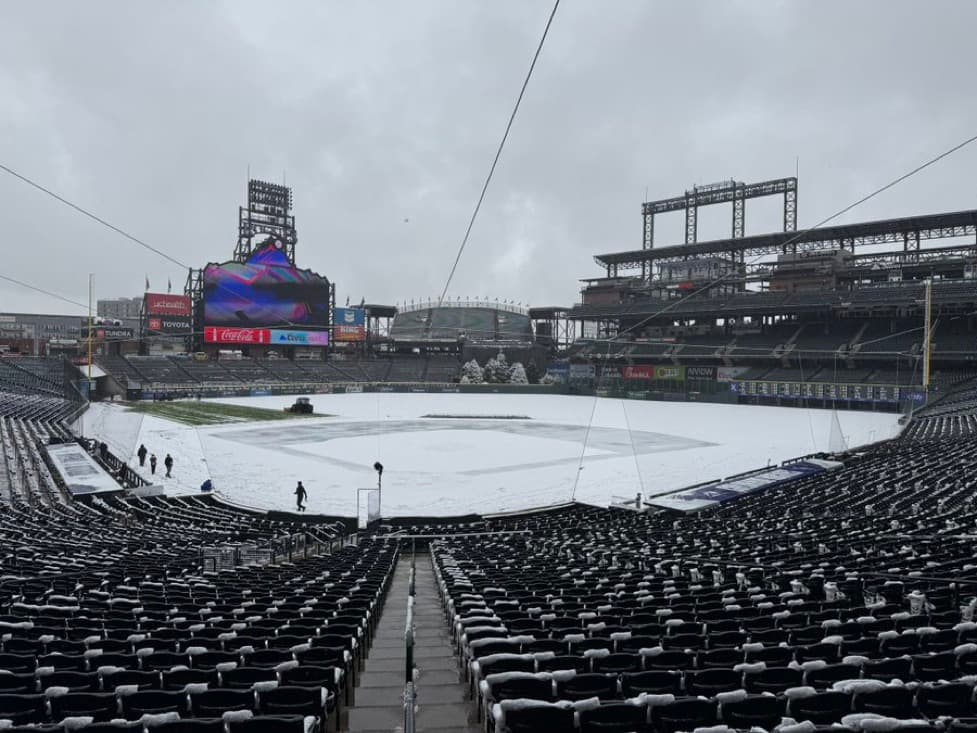 Dodgers, fans enjoy snow day at Coors Field in Denver