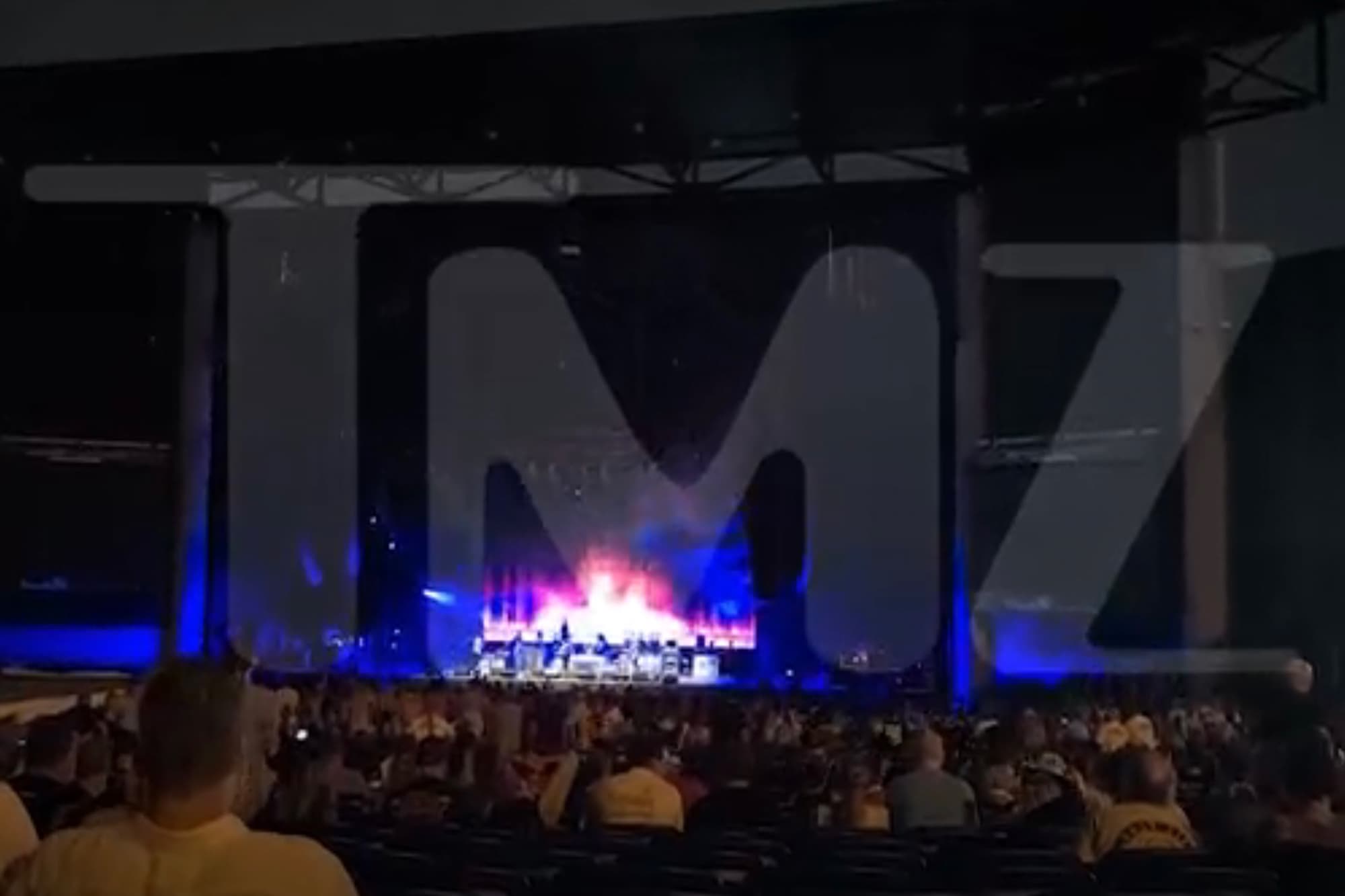 Black Crowes singer Chris Robinson booed after mocking Florida fans’ ‘USA’ chant