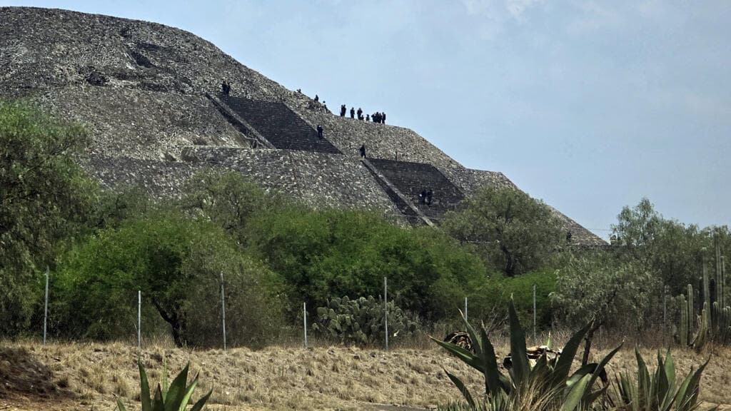 Shooter at Mexico's Teotihuacan pyramid site kills Canadian tourist, wounds four others