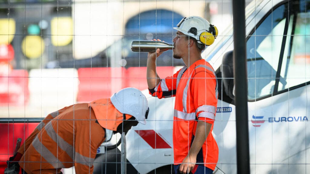 France struggles to deal with new heatwave amid punishing temperatures