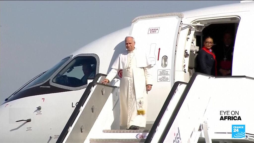 Pope slams corruption in Angola