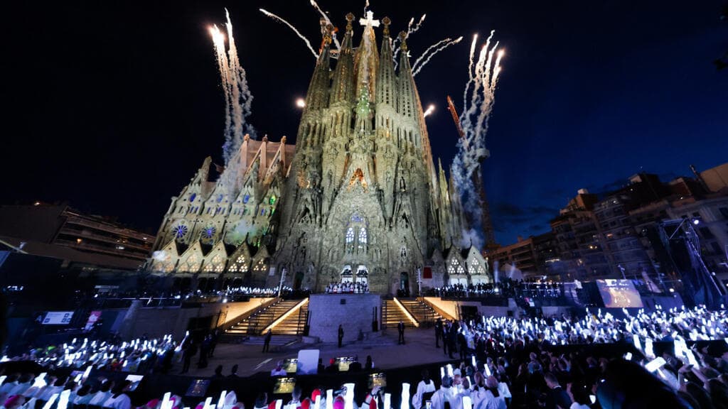 The week in pictures: World Cup 2026 kicks off, the Pope visits Spain and the White House prepares for a cage fight showdown