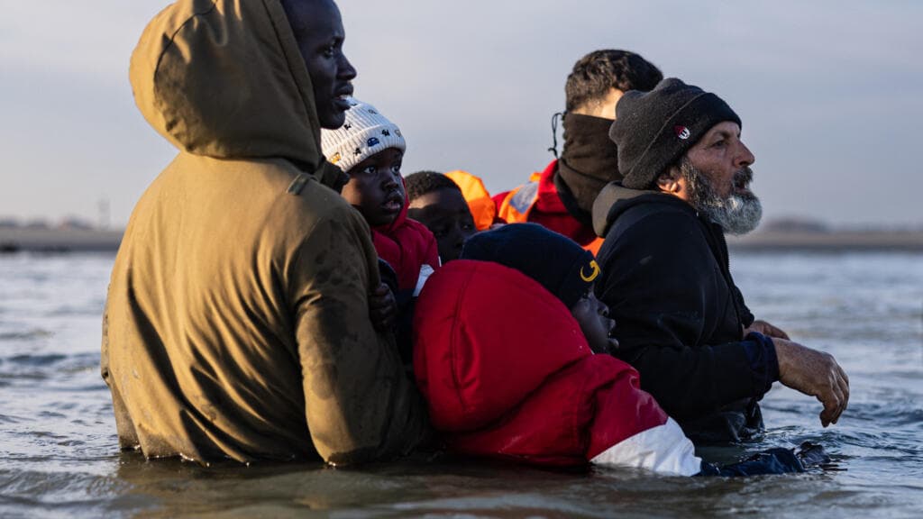 UK, France agree three-year deal to curb Channel migrant crossings